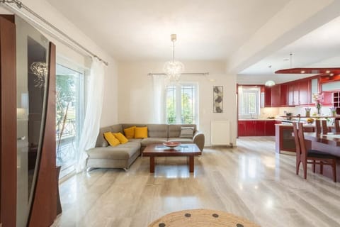 Chic Living Room with Modern Furnishings