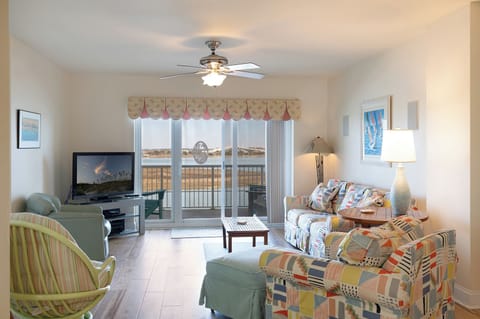 Welcome to Old Towne Yacht Club 215!