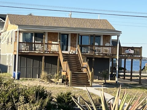 Front of cottage facing the ocean.
