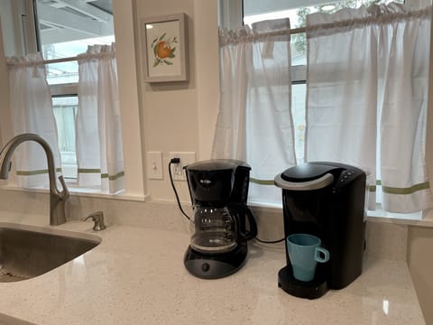 Keureg or pot of coffee