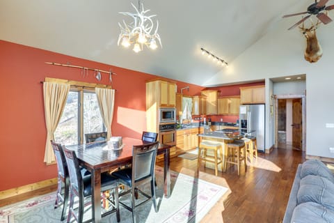 Dining Area | Dishware & Flatware Provided | Central A/C & Heating