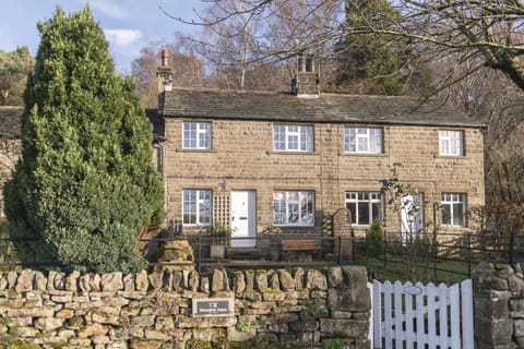 Acorn Cottage, Beamsley, near Bolton Abbey: Situated just a stone's throw away from Bolton Abbey Estate in the unspoilt area of Wharfedale