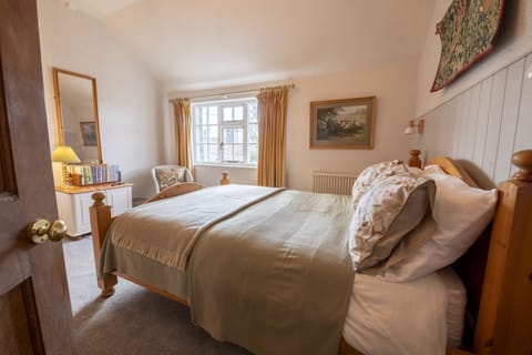 Acorn Cottage, Beamsley, near Bolton Abbey: Master bedroom