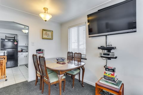 Dining Area | Dishware/Flatware