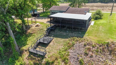 That metal roof on the screened deck is AMAZING when it rains!