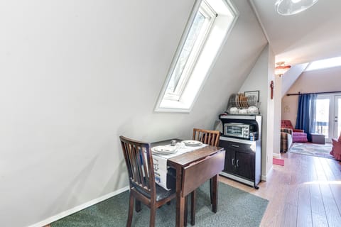 Dining Area | Dishware & Flatware Provided