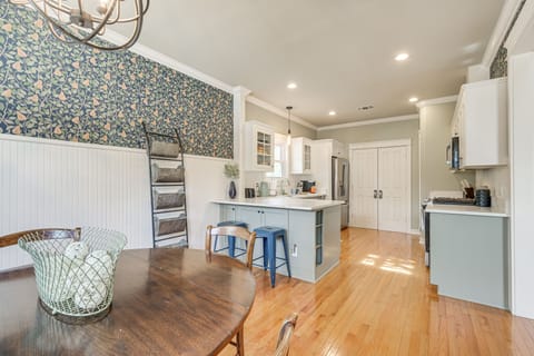 Kitchen | Coffee Maker | Paper Towels/Trash Bags Provided