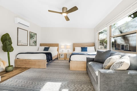 Studio has everything! Two queen beds, twin pull out kitchen and full kitchen. 