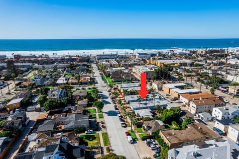 Your PB vacation awaits! Just two blocks to the beach and boardwalk.