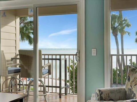 Seamless indoor-outdoor living, with breathtaking vistas right outside