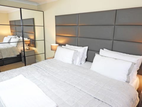 Bedroom 1 with a king-size bed. It can also be set with 2 single beds.