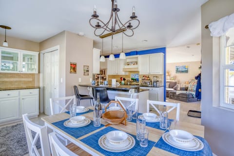 Dining looking to Kitchen