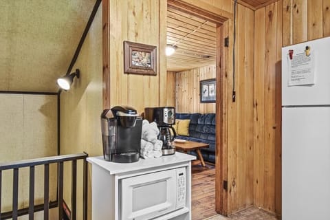 the_guest_cabin_0948_rd4byj