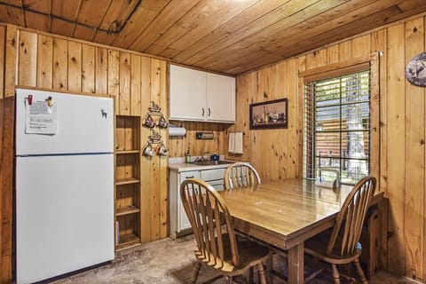 the_guest_cabin_0945_lv8kya