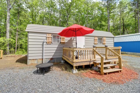 Higden Vacation Rental | Studio | 1BA | 360 Sq Ft | Stairs Required