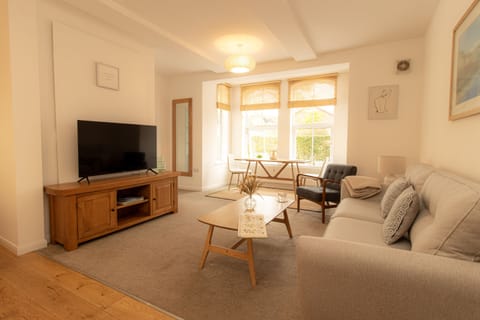 50" 4K TV with Netflix, Prime and Freeview HD.