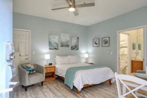 Welcome to Coastal Gem, Unit 505! This cozy downstairs studio features a comfy queen bed and a compact kitchenette—perfect for your seaside escape.
