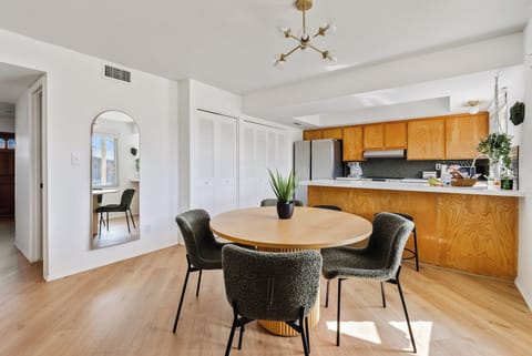 Spacious kitchen and dining area seats 6.