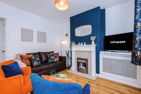 The living room benefits from a comfortable sofa which can be converted into a double sofa bed, a 40-inch SMART TV with Netflix and plenty of space to sit down and relax.