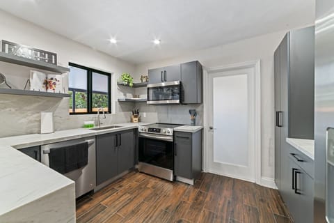 Fantastic kitchen, truly trendy!