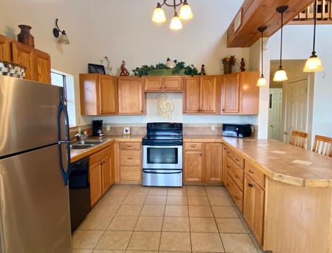 Canyon View - Lovely kitchen, vaulted ceiling, tile floor, well laid out and bar/island with bar stools.