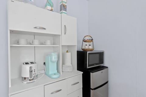 Kitchenette with Coffee Maker, Toaster and Microwave. Mini fridge