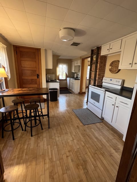 Open and efficient kitchen 