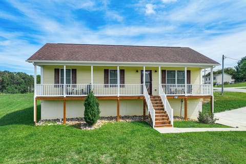 Shenandoah Vacation Rental | 3BR | 2BA | 1,056 Sq Ft | Stairs Required to Enter