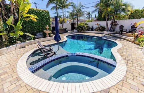 Private & secluded backyard with pool & large jacuzzi