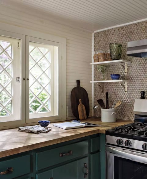 Fully stocked kitchen ready for your dinner with the fam. #phoenicia #woodstock