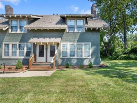 Exterior with Front Yard 