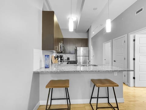 Bar area with 2 seats