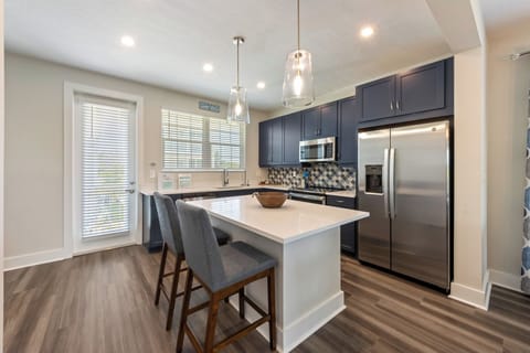 Central Kitchen Island Feature