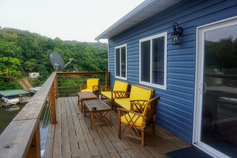 Upper deck seating area 