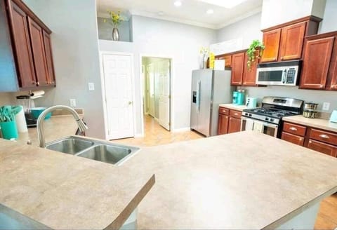 Fully equipped kitchen ready for all your meals at home. (2)