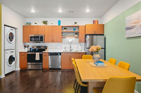 Cook and dine in a modern open space 🍳🍽️