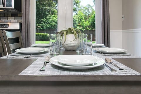 Best dining experience. Beautiful view of the expansive backyard.