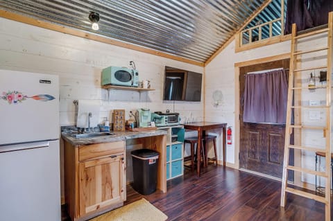 Sunset Shack Kitchenette has so much to offer- Keurig Coffee Machine & Toaster.