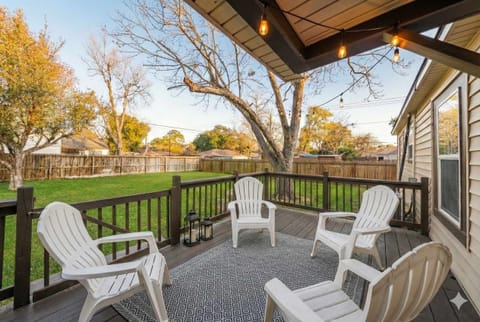 Outdoor Deck: Relax on the spacious deck under twinkling lights, perfect for evening gatherings!