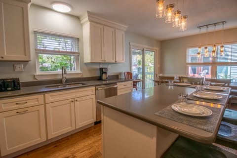 Main Level | Kitchen