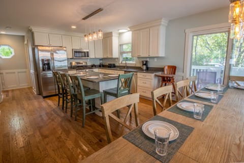 Main Level | Dining | Kitchen