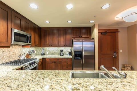 4001 Northstar Dr Unit 305-print-009-011-Interior-3360x2240-300dpi