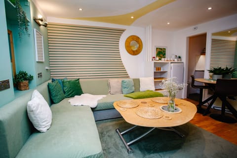 Living Room / Lounge