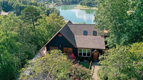 Secluded cabin right on the lake