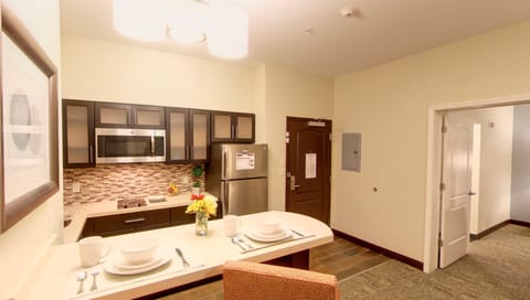 Prepare a delicious meal in your fully-equipped kitchen and enjoy your food at the dining table.