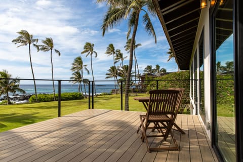 Large Deck with panoramic ocean view