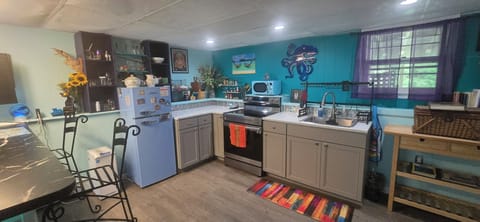 microwave, kitchen visible, indoor, kitchen, oven, refrigerator, stovetop
