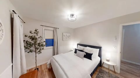 Bedroom #1 1st floor with Queen bed
