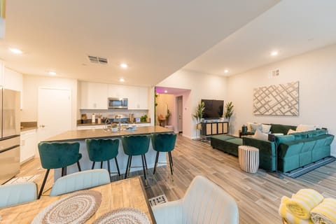 Open kitchen, dining + living room!