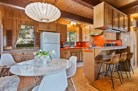 Dinning nook with adjacent breakfast bar perfect for family meals or remote work